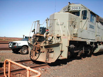 Locomotive consist adaptor